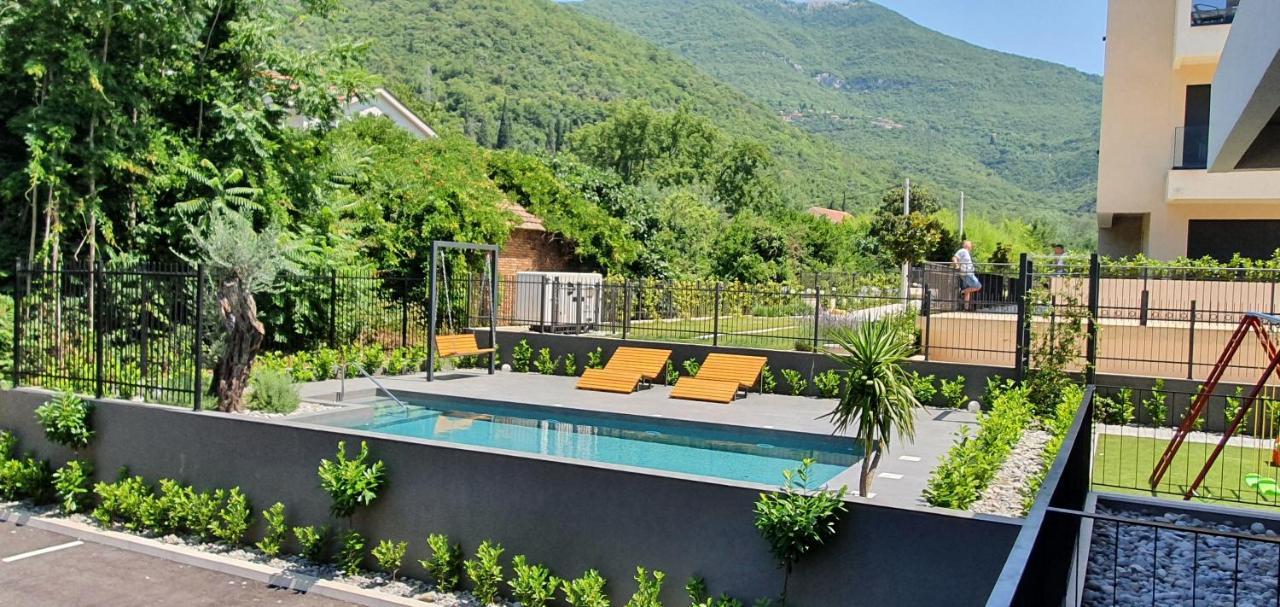 Bjelica Rental Apartments - Nela Apartment Tivat Buitenkant foto